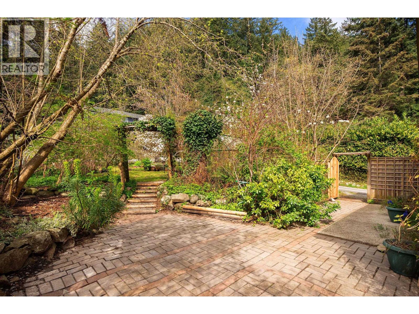 1347 Eagle Cliff Road, Bowen Island, British Columbia  V0N 1G1 - Photo 2 - R3111069