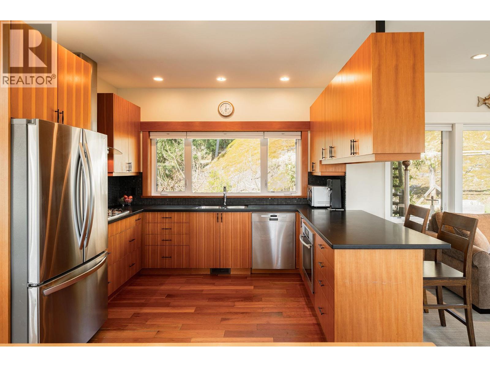 889 Cowan Point Drive, Bowen Island, British Columbia  V0N 1G2 - Photo 14 - R3111070