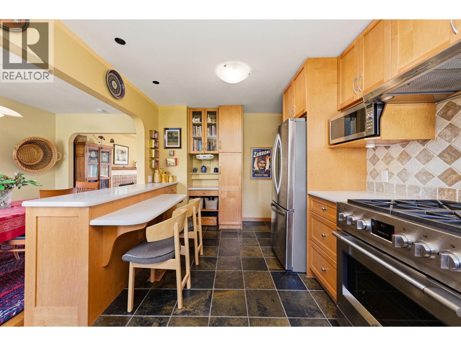 818 E 6th Street, North Vancouver, British Columbia  V7L 1R7 - Photo 11 - R3111072