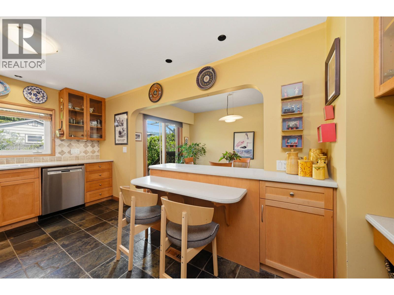 818 E 6th Street, North Vancouver, British Columbia  V7L 1R7 - Photo 12 - R3111072