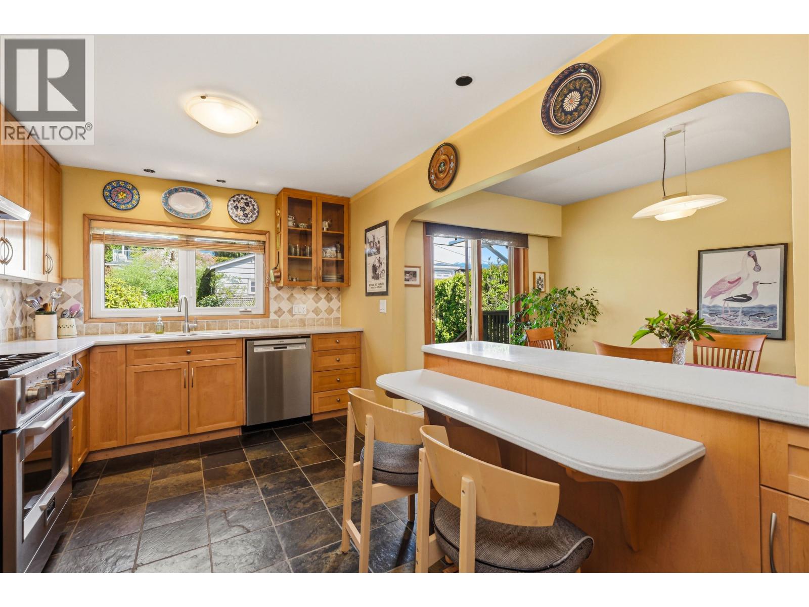 818 E 6th Street, North Vancouver, British Columbia  V7L 1R7 - Photo 13 - R3111072