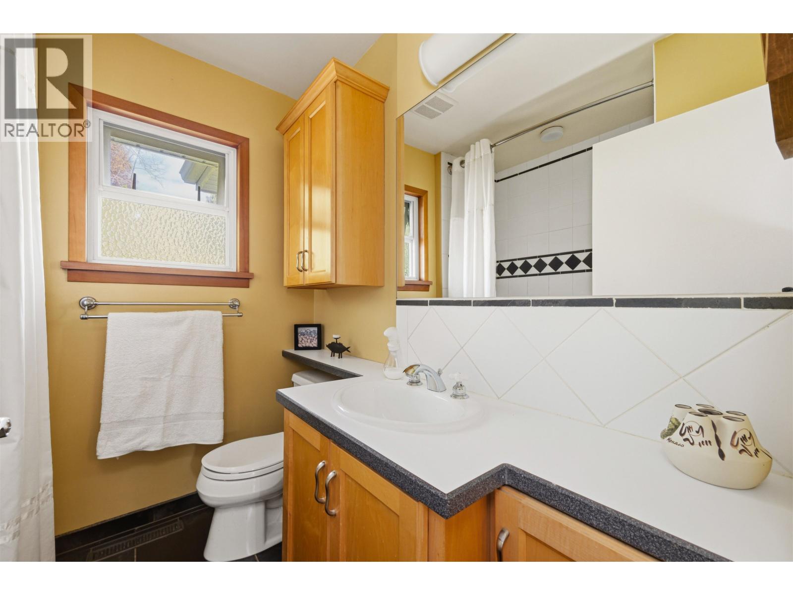 818 E 6th Street, North Vancouver, British Columbia  V7L 1R7 - Photo 22 - R3111072