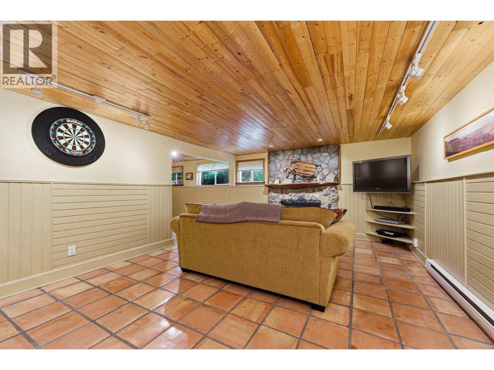 818 E 6th Street, North Vancouver, British Columbia  V7L 1R7 - Photo 23 - R3111072