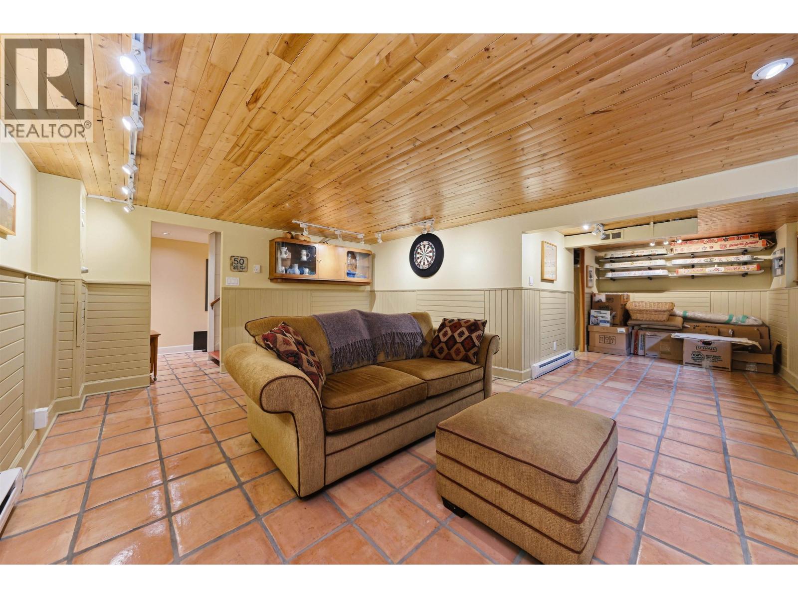 818 E 6th Street, North Vancouver, British Columbia  V7L 1R7 - Photo 25 - R3111072