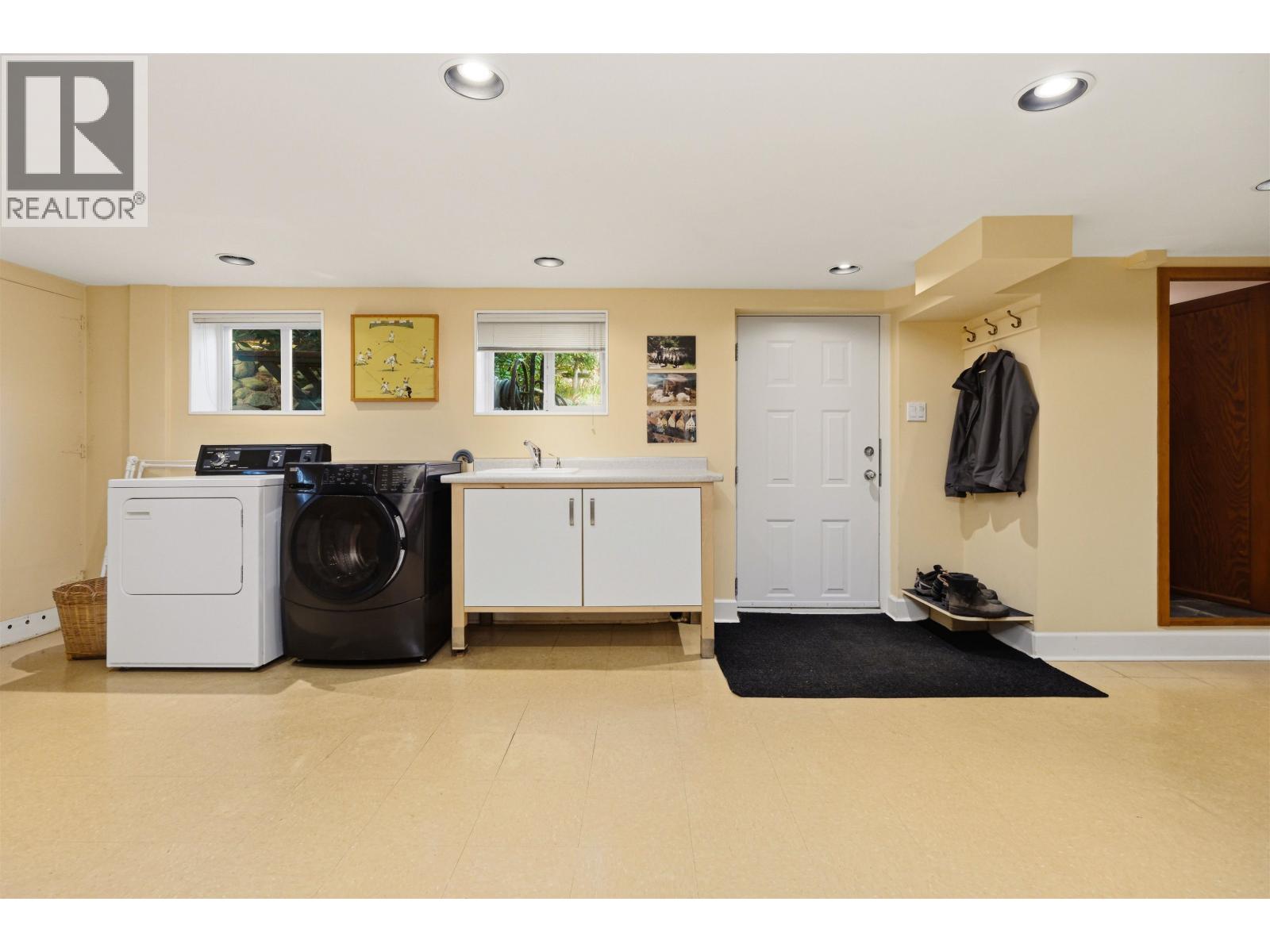 818 E 6th Street, North Vancouver, British Columbia  V7L 1R7 - Photo 29 - R3111072