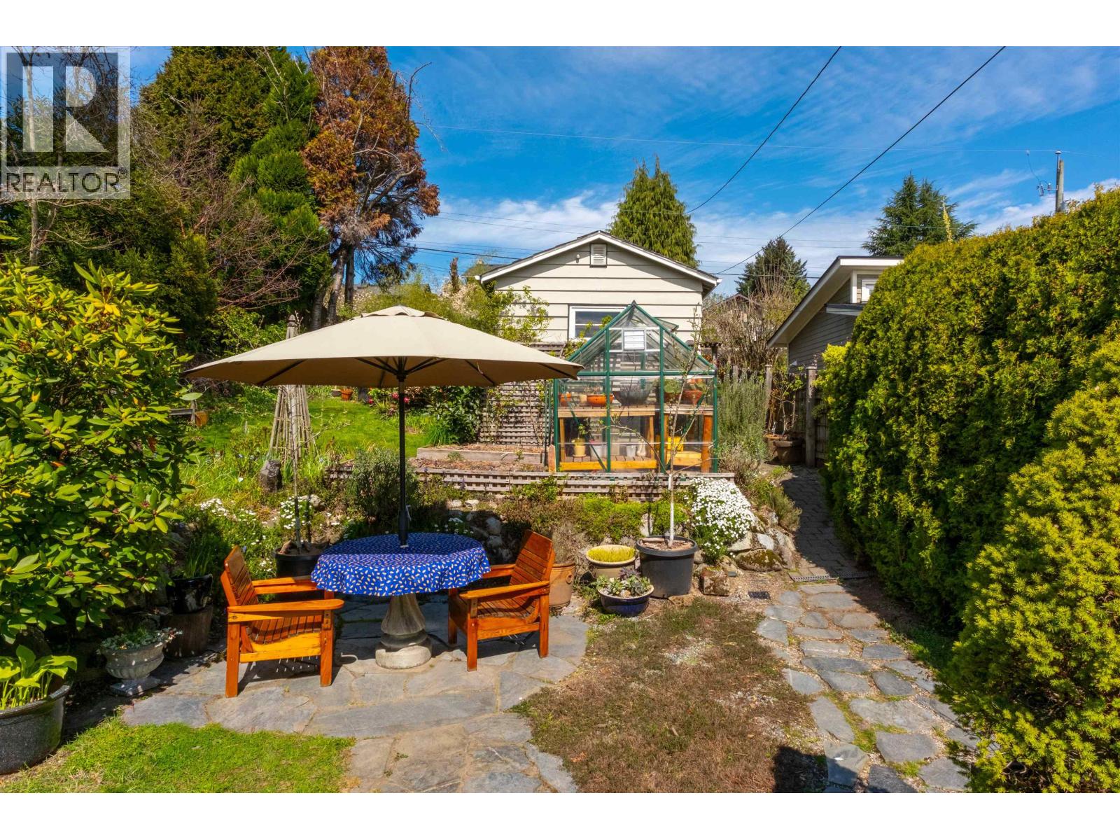 818 E 6th Street, North Vancouver, British Columbia  V7L 1R7 - Photo 32 - R3111072