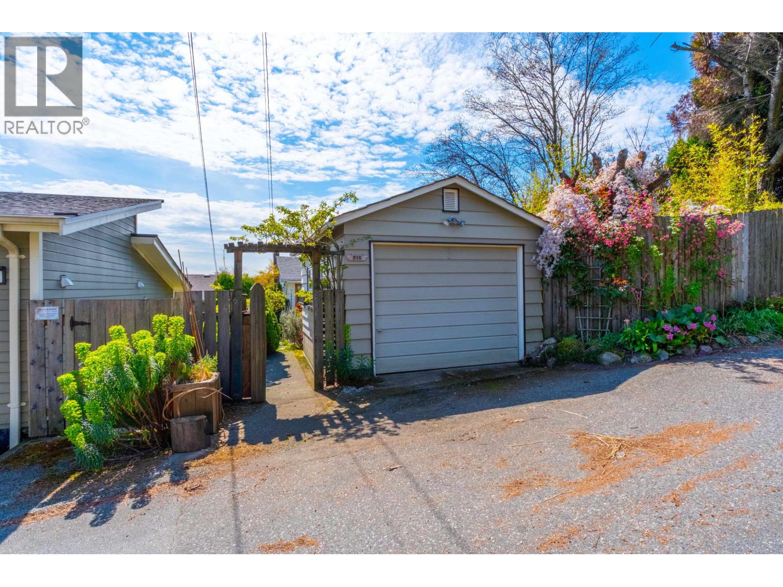 818 E 6th Street, North Vancouver, British Columbia  V7L 1R7 - Photo 33 - R3111072