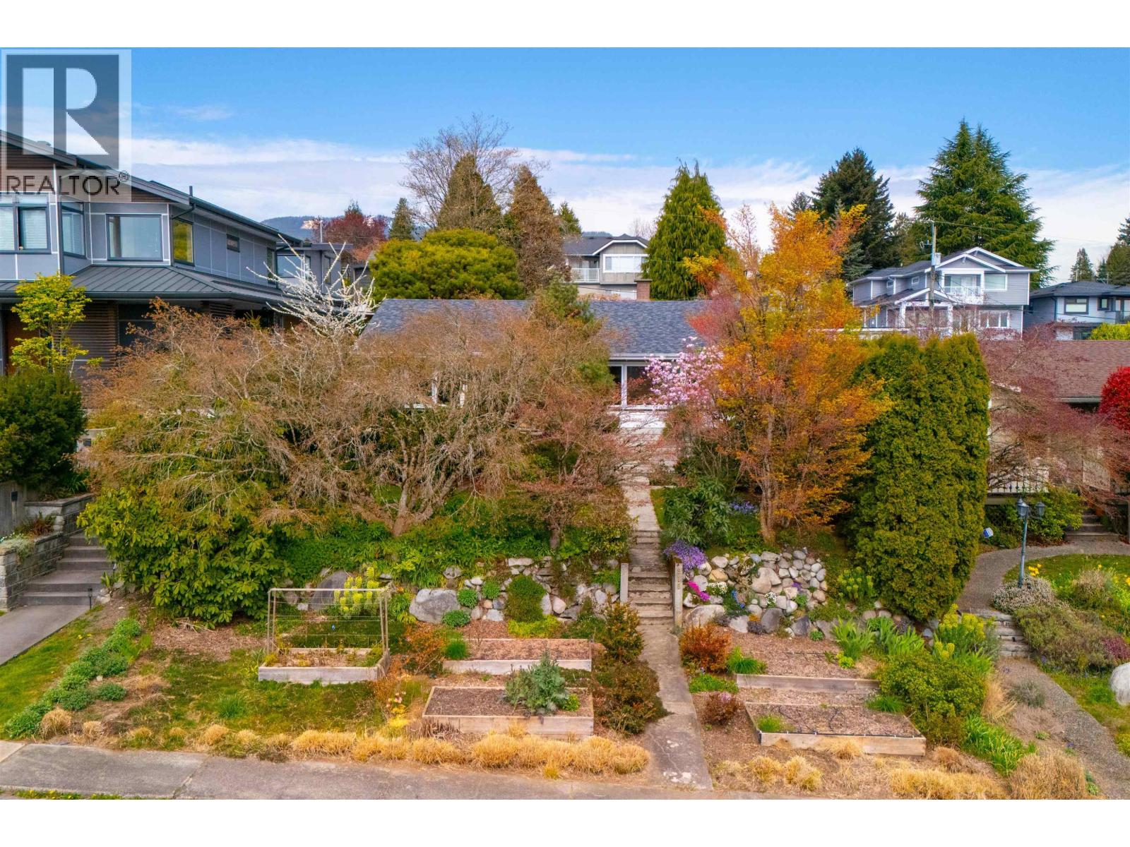 818 E 6th Street, North Vancouver, British Columbia  V7L 1R7 - Photo 34 - R3111072