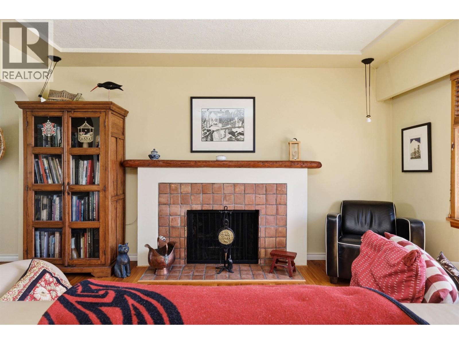 818 E 6th Street, North Vancouver, British Columbia  V7L 1R7 - Photo 4 - R3111072