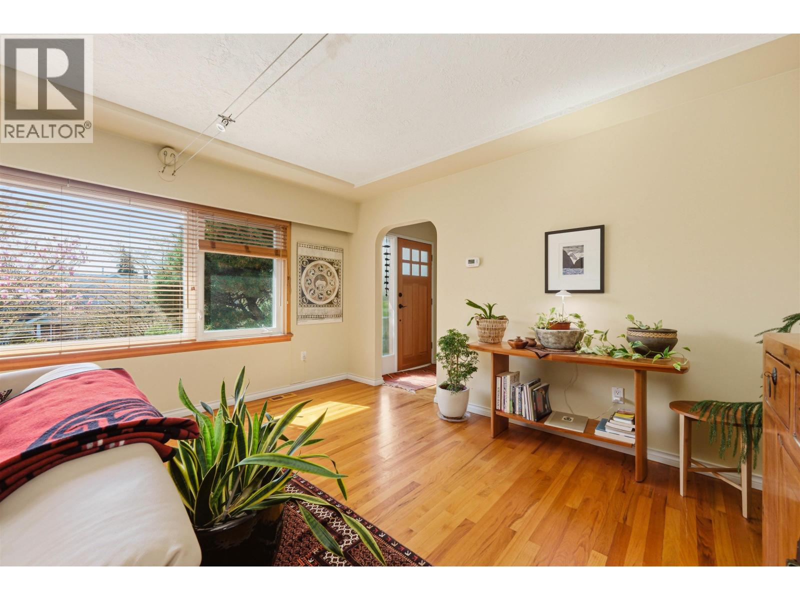 818 E 6th Street, North Vancouver, British Columbia  V7L 1R7 - Photo 6 - R3111072