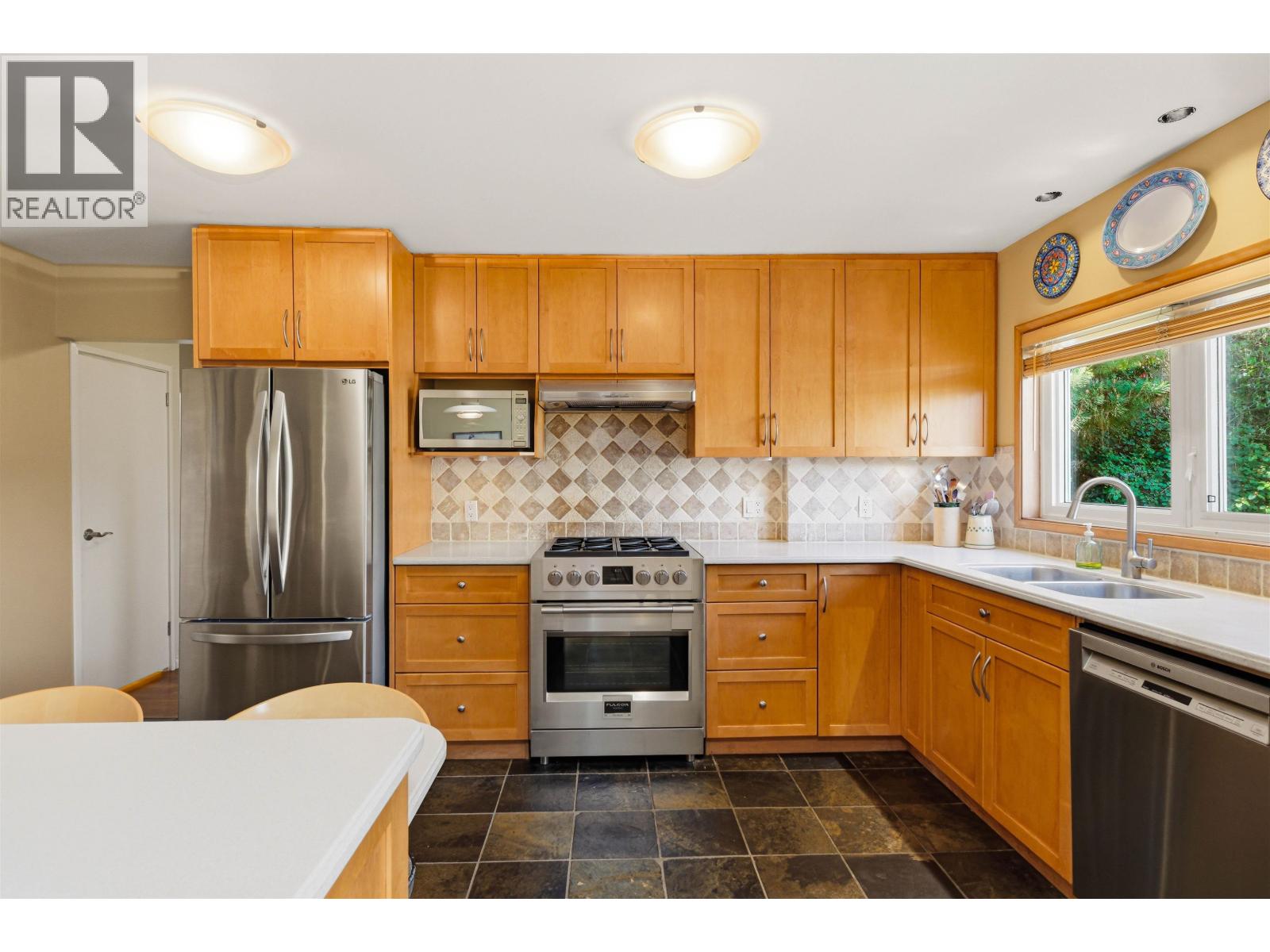 818 E 6th Street, North Vancouver, British Columbia  V7L 1R7 - Photo 8 - R3111072