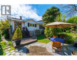 818 E 6TH STREET, North Vancouver, British Columbia