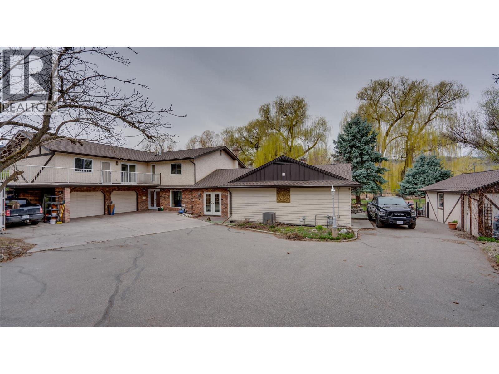 12300 Kalamalka Road, Coldstream, British Columbia  V1B 1M6 - Photo 4 - 10378460