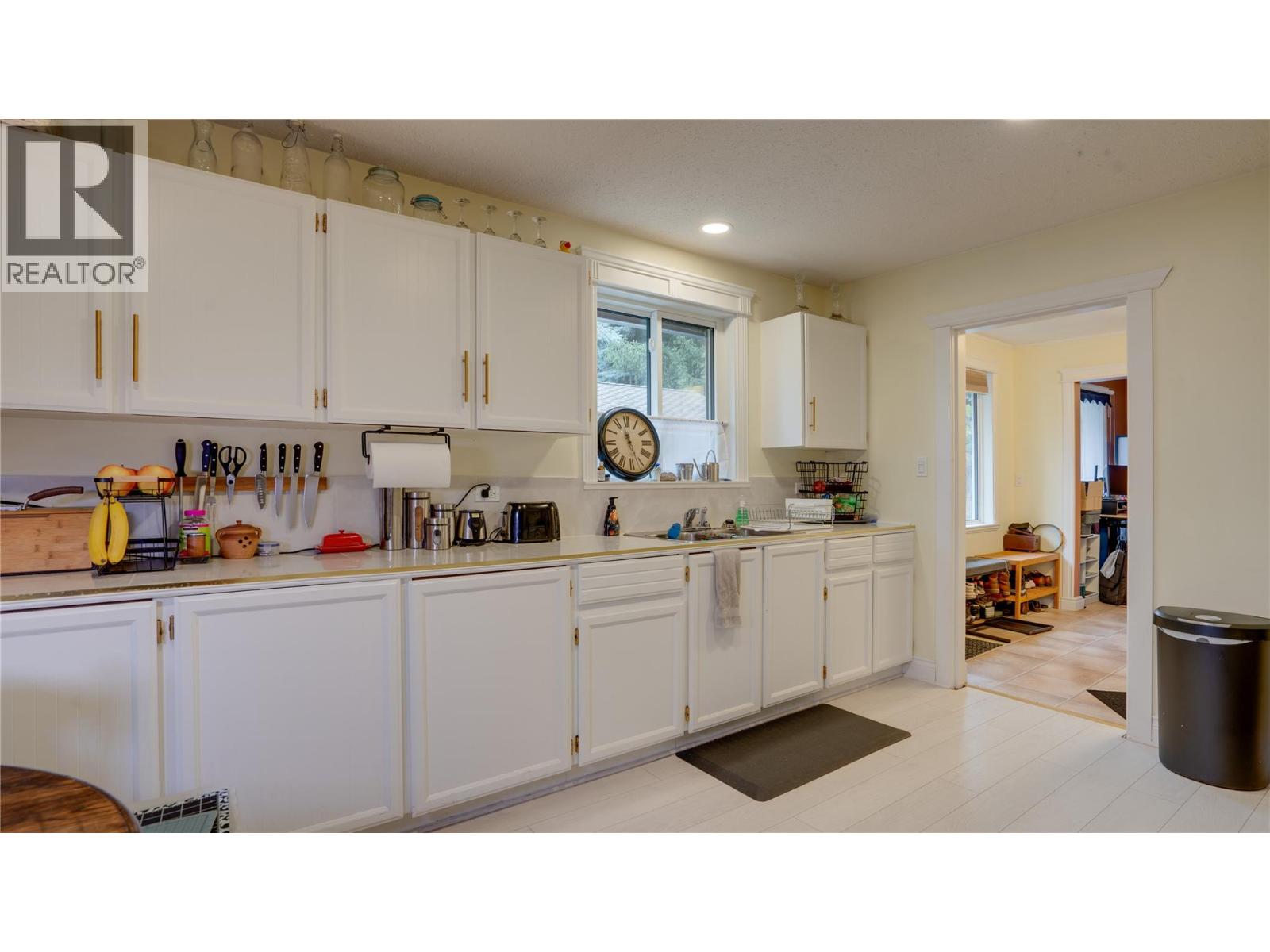 12300 Kalamalka Road, Coldstream, British Columbia  V1B 1M6 - Photo 39 - 10378460