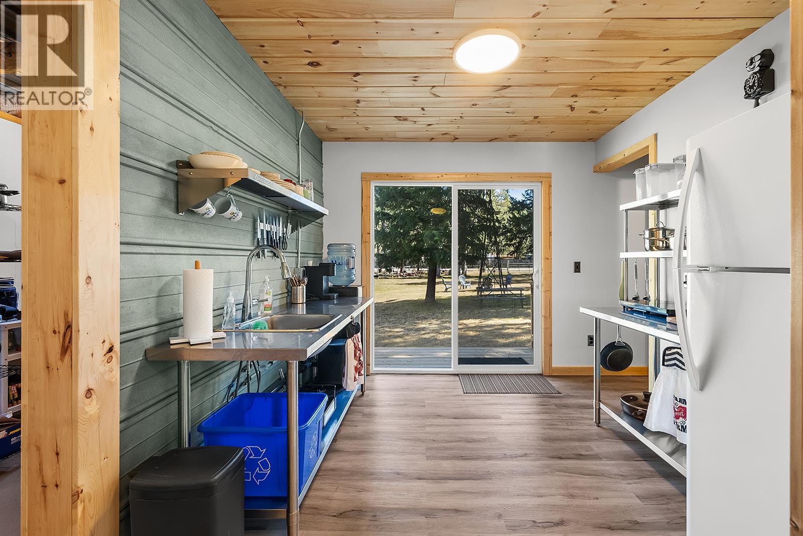 6318 Balsam Road, Wasa, British Columbia  V0B 2K0 - Photo 17 - 10382720