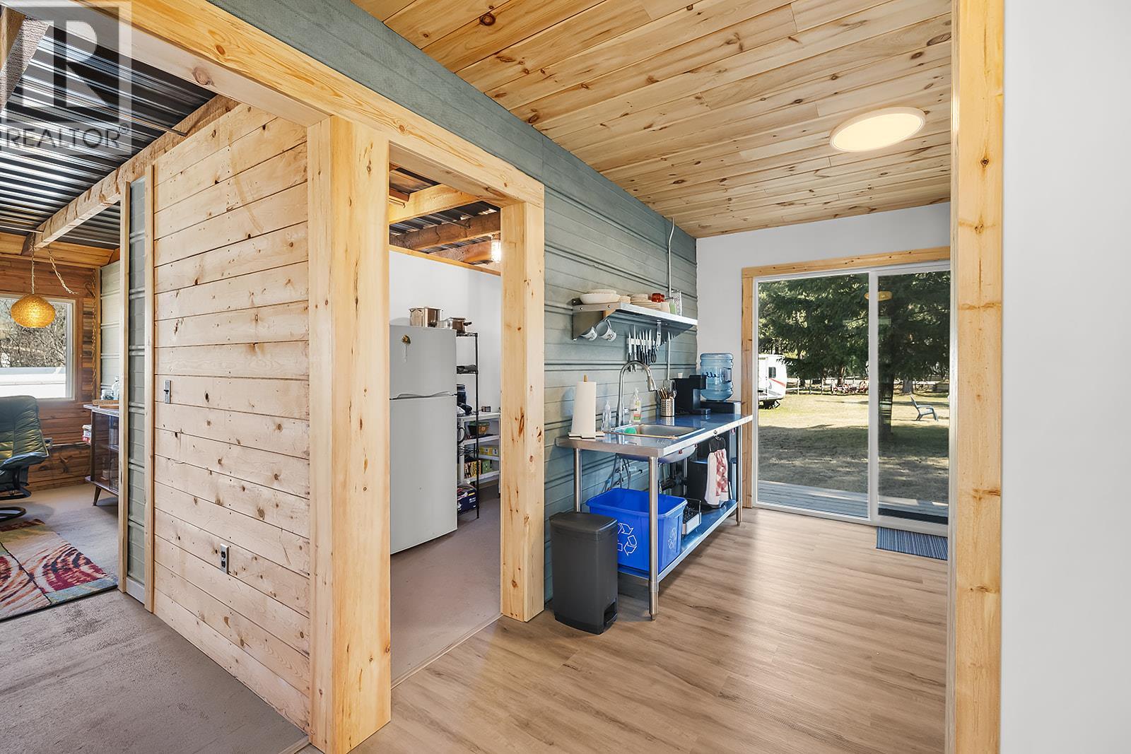 6318 Balsam Road, Wasa, British Columbia  V0B 2K0 - Photo 20 - 10382720