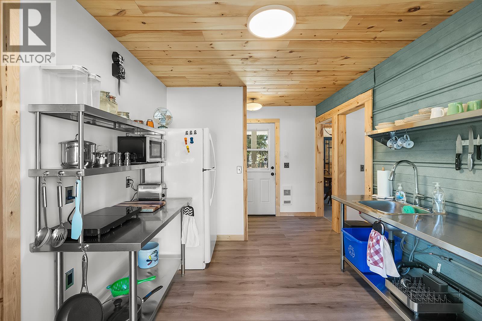 6318 Balsam Road, Wasa, British Columbia  V0B 2K0 - Photo 18 - 10382720