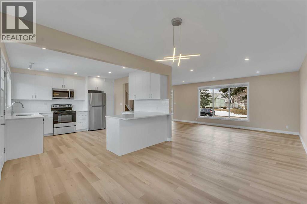 221 Madeira Crescent NE, Calgary, Alberta  T2A 4N3 - Photo 7 - A2300320