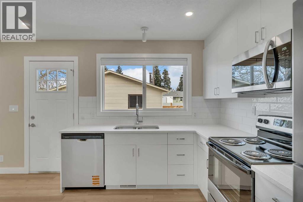 221 Madeira Crescent NE, Calgary, Alberta  T2A 4N3 - Photo 11 - A2300320