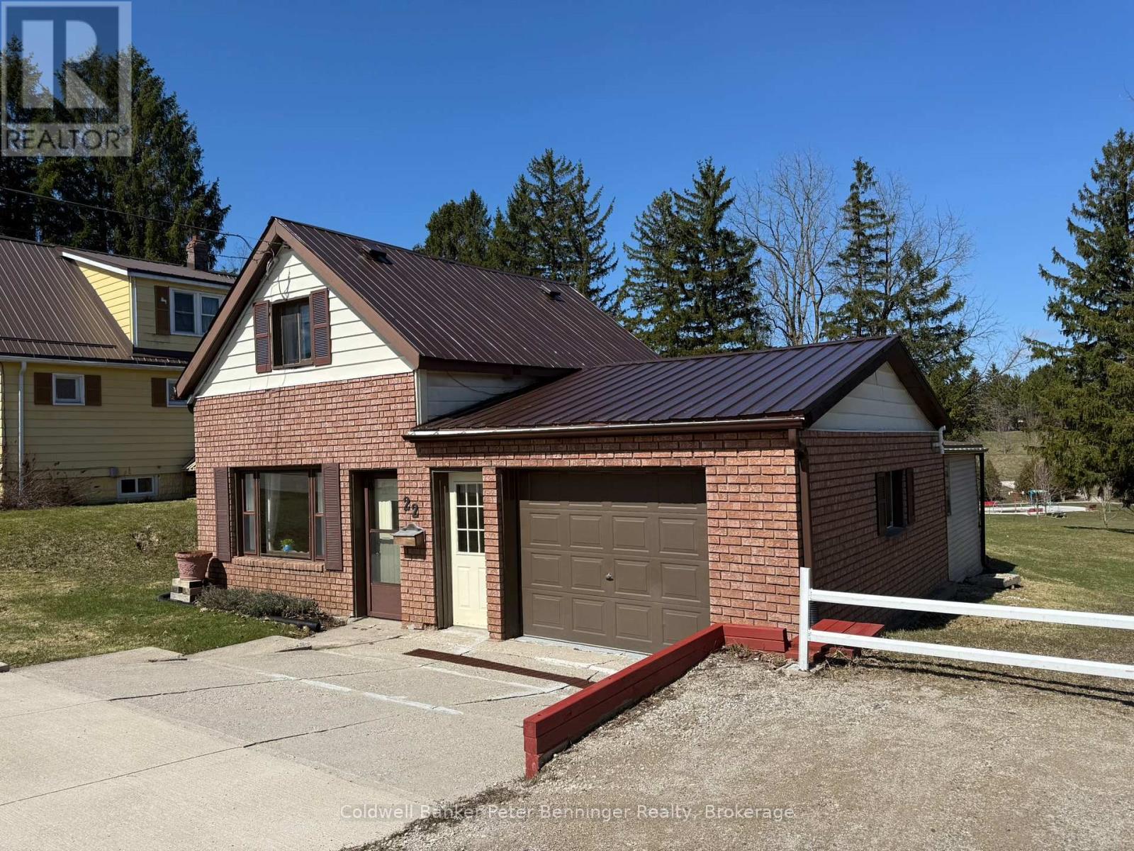 22 Mcgivern Street, Brockton, Ontario  N0G 2V0 - Photo 3 - X12929140