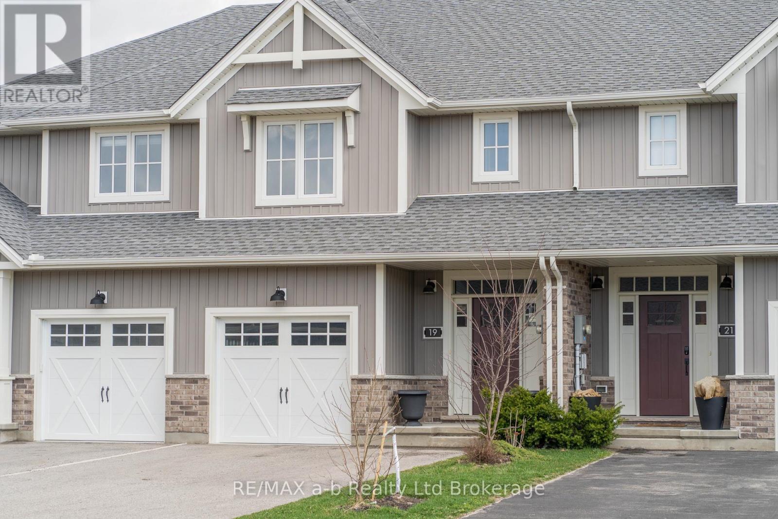 19 Huntley Avenue, Tillsonburg, Ontario  N4G 0J3 - Photo 1 - X12995876