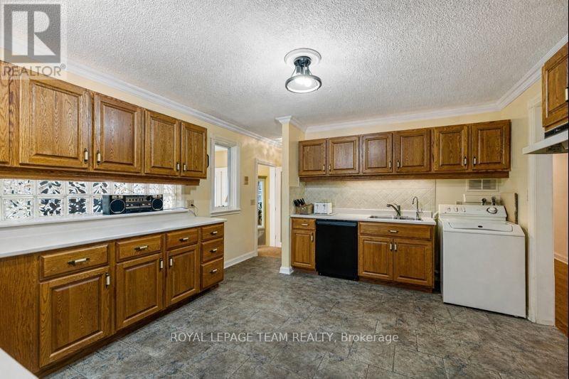 591 Bellamy Road, Mcnab/braeside, Ontario  K0A 2X0 - Photo 15 - X12662236