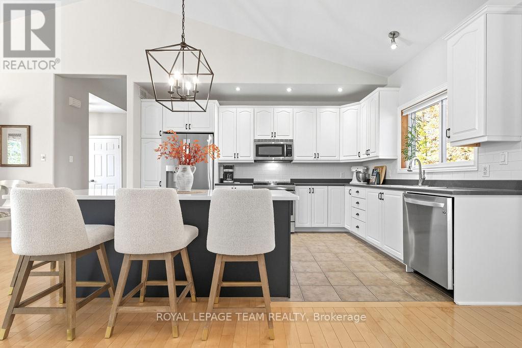 698 Barryvale Road, Greater Madawaska, Ontario K0J 1H0 - Photo 14 - X12666028