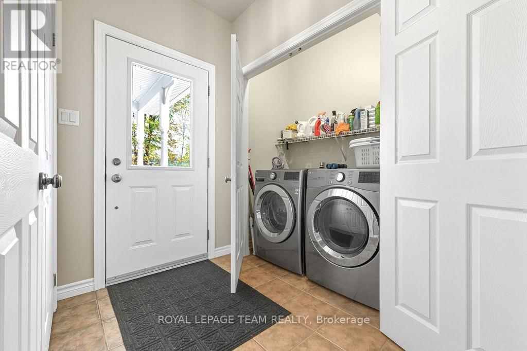 698 Barryvale Road, Greater Madawaska, Ontario K0J 1H0 - Photo 8 - X12666028