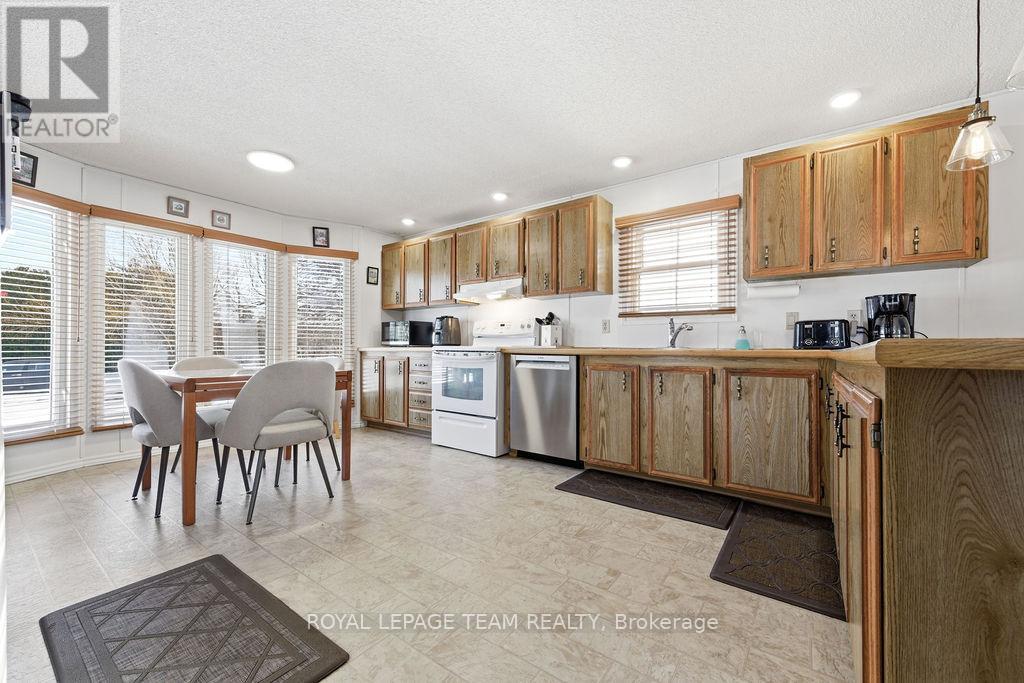 46 Sunset Lane, Horton, Ontario  K7V 0A5 - Photo 9 - X12810294