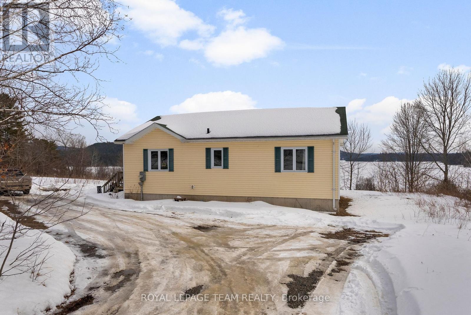 1086 VICTORY LANE, Frontenac, Ontario