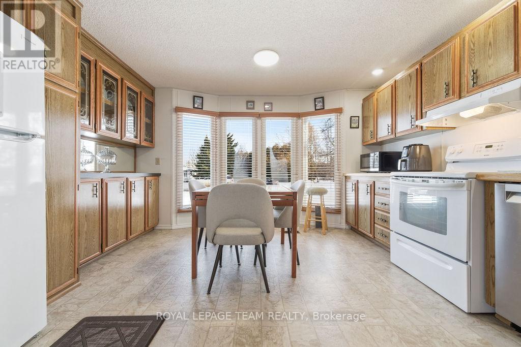 46 Sunset Lane, Horton, Ontario  K7V 0A5 - Photo 10 - X12810294