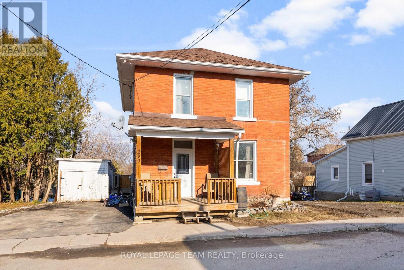 290 THOMPSON AVENUE, Renfrew, Ontario
