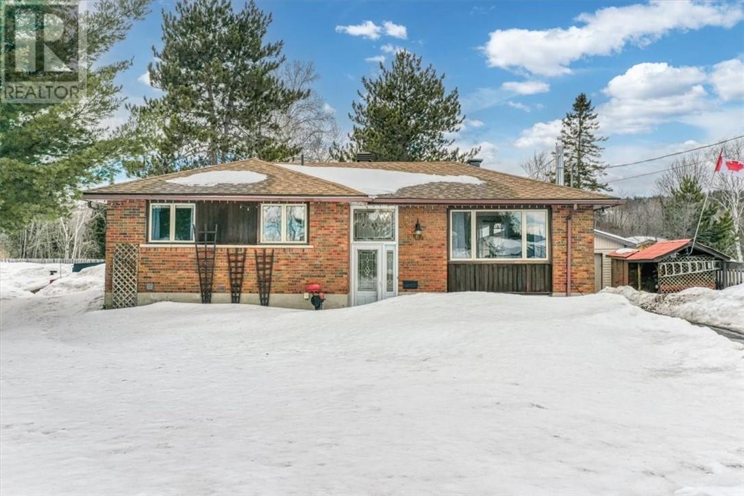 138 Riverside Drive W, Dowling, Ontario  P0M 1R0 - Photo 2 - 2127123