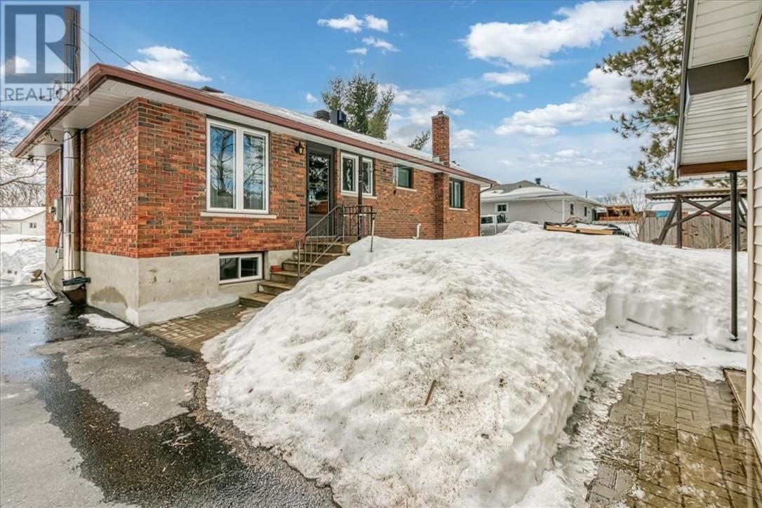 138 Riverside Drive W, Dowling, Ontario  P0M 1R0 - Photo 4 - 2127123