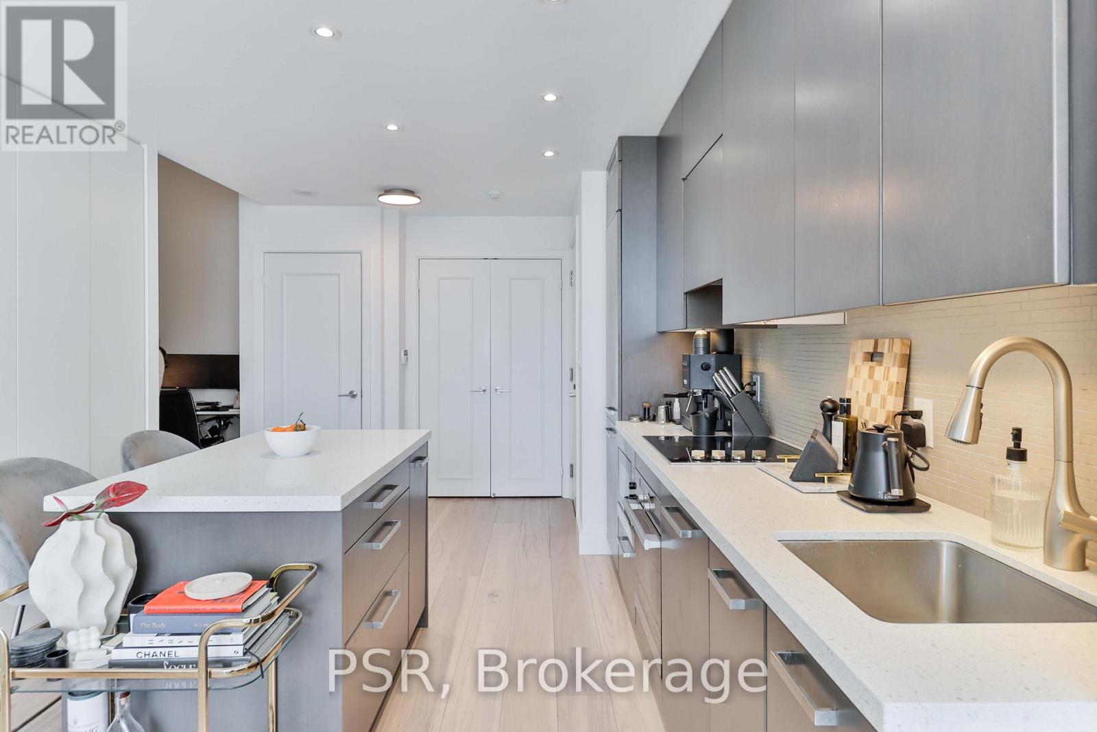 2806 - 8 The Esplanade Street, Toronto, Ontario  M5E 0A6 - Photo 11 - C12995104