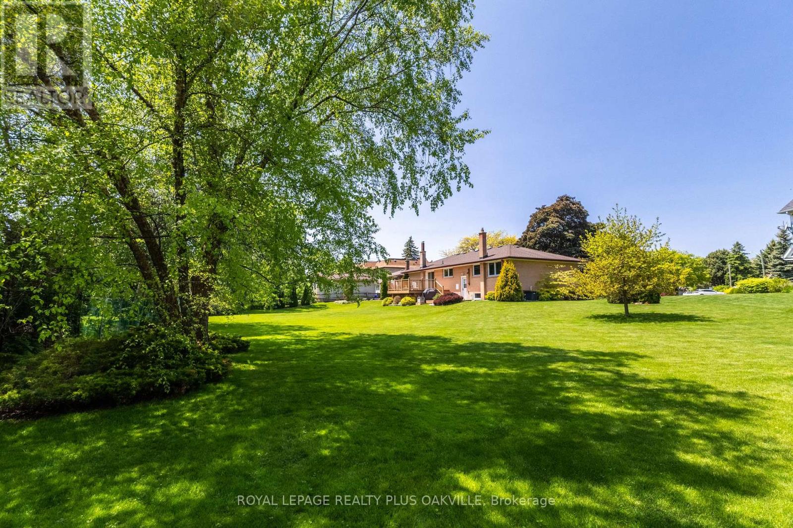 2030 Vickery Drive, Oakville, Ontario  L6L 2J1 - Photo 12 - W12995352