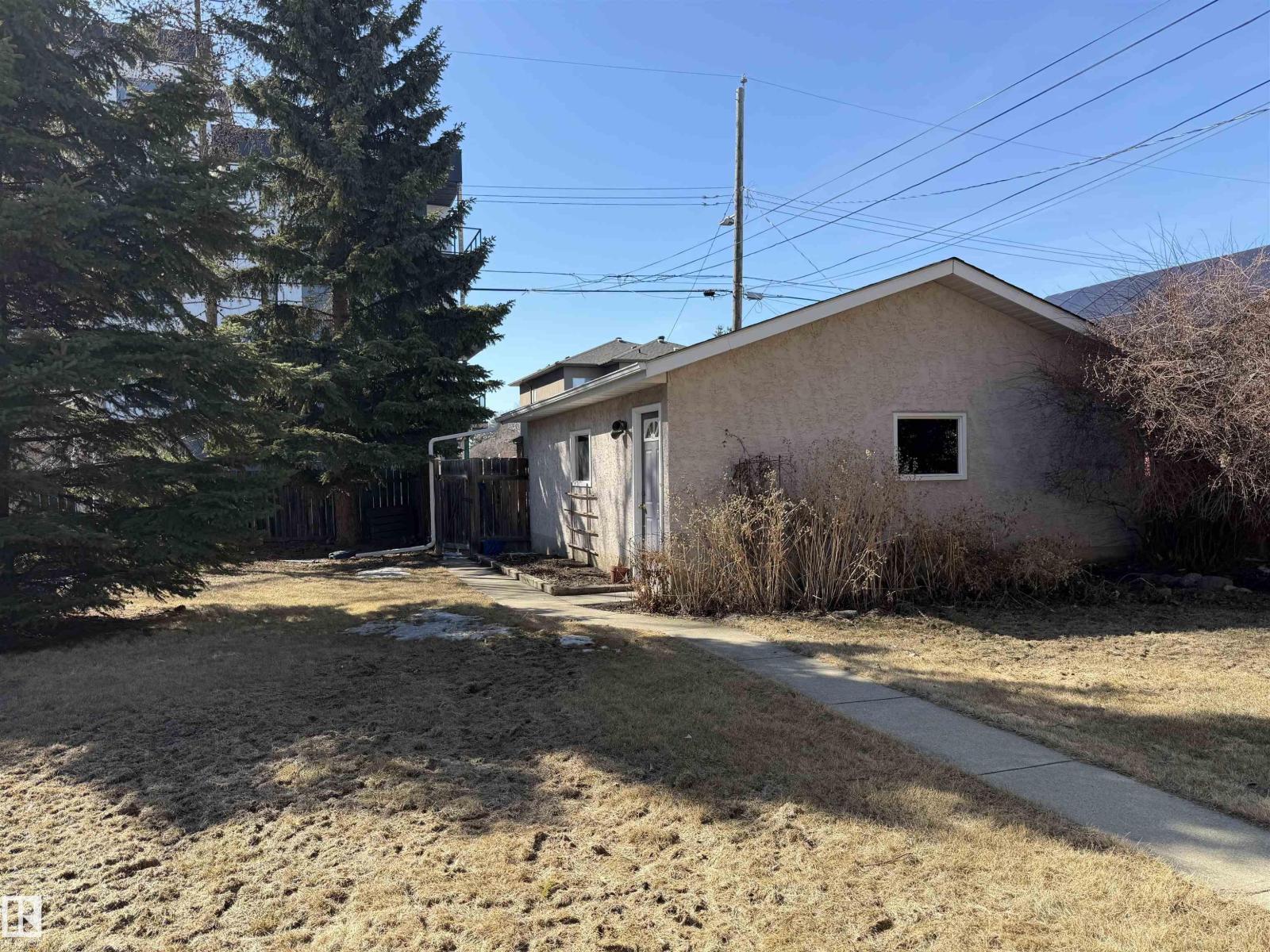 8734 117 St NW, Edmonton, Alberta  T6G 1R5 - Photo 3 - E4481972