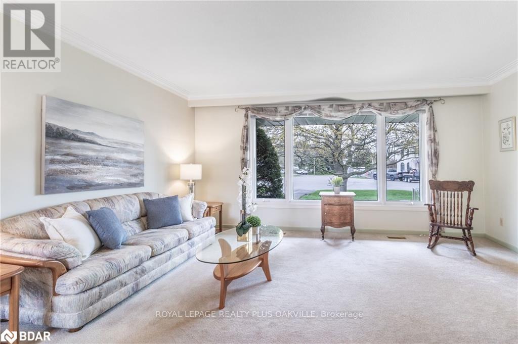 2030 Vickery Drive, Oakville, Ontario  L6L 2J1 - Photo 27 - W12995352