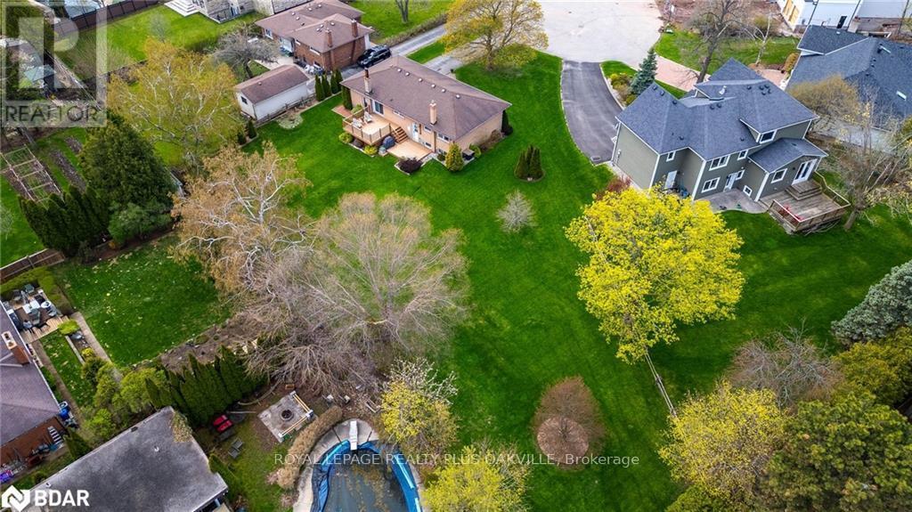 2030 Vickery Drive, Oakville, Ontario  L6L 2J1 - Photo 11 - W12995352