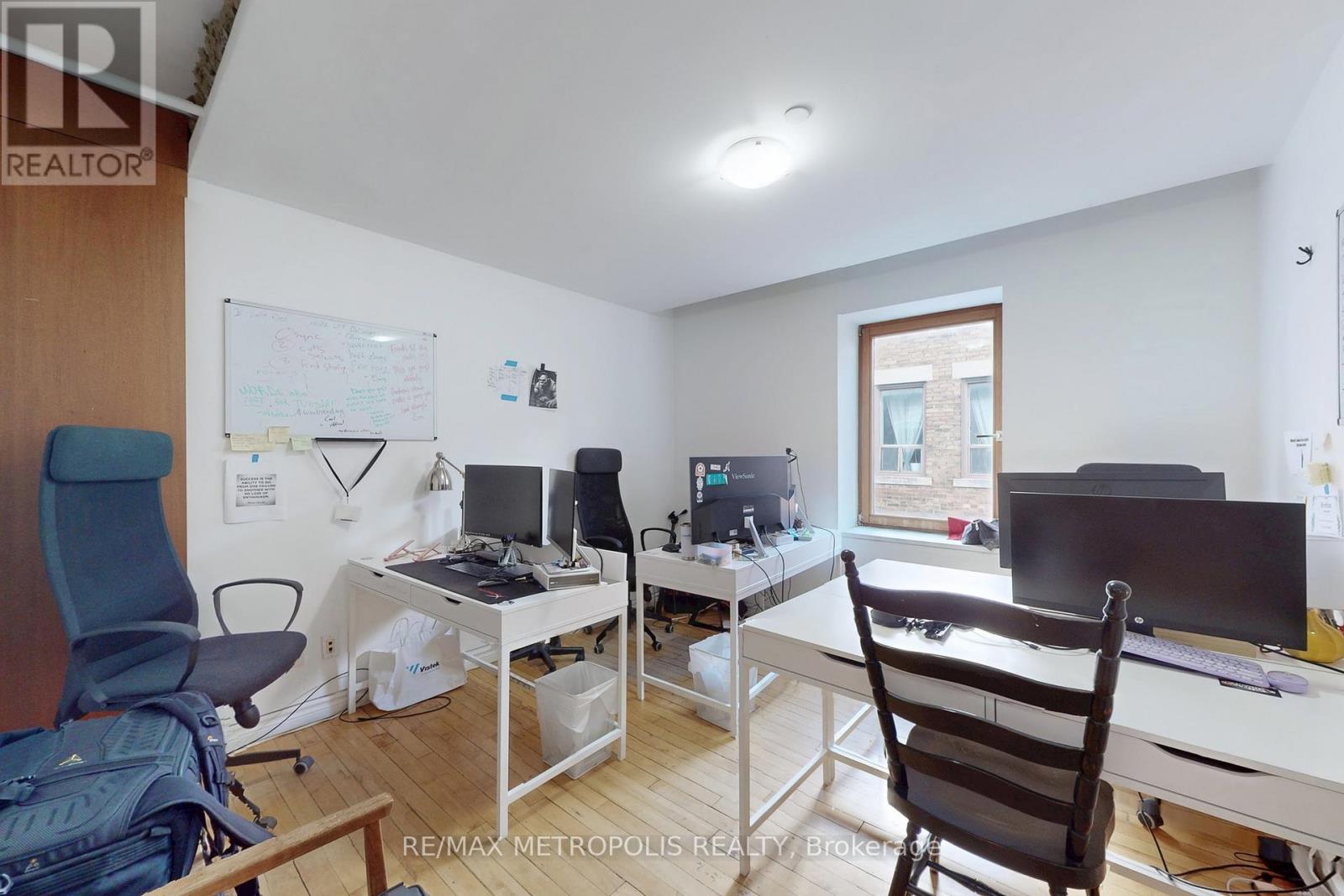 3 - 527 Bloor Street W, Toronto, Ontario  M5S 1Y5 - Photo 2 - C12995794