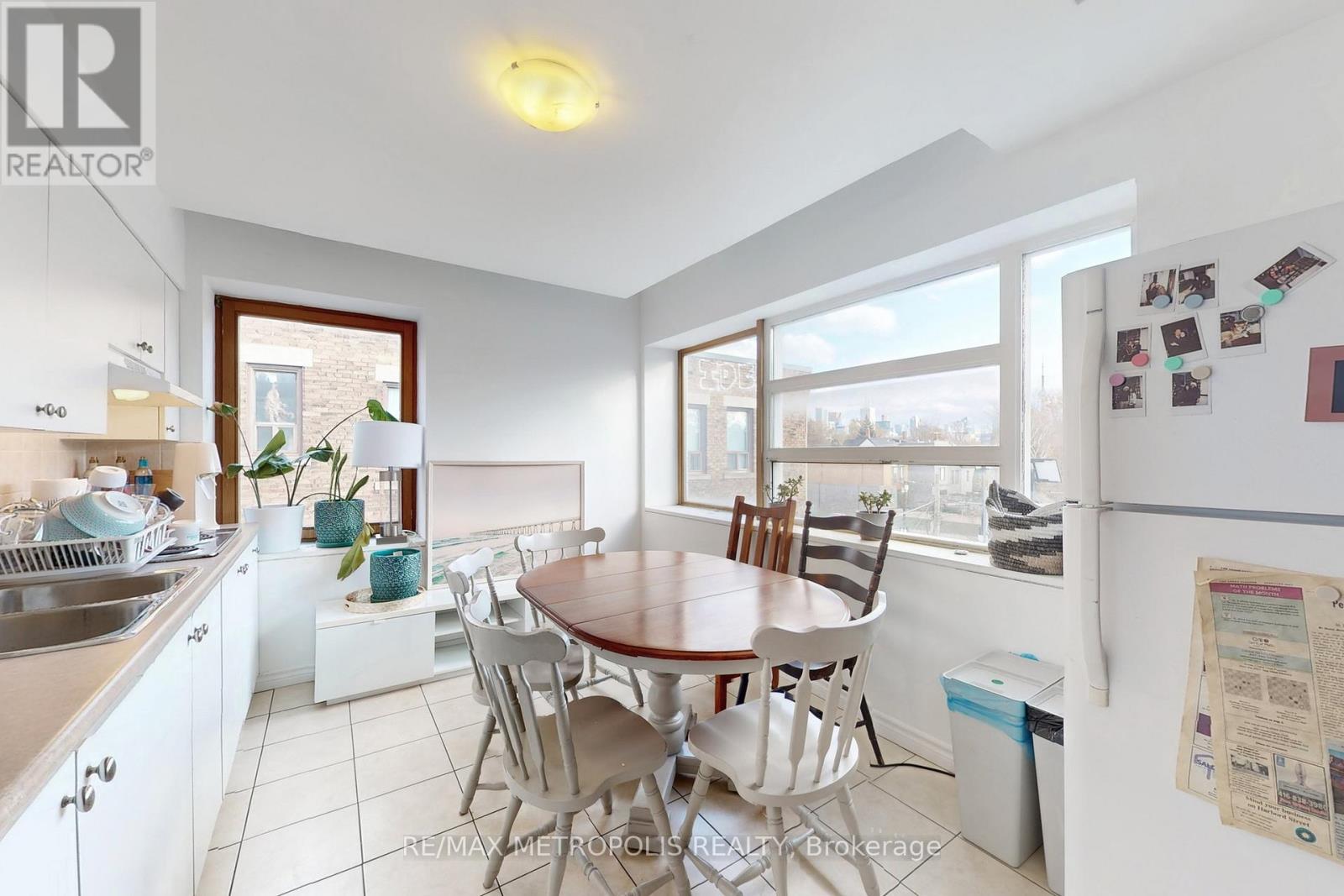 3 - 527 Bloor Street W, Toronto, Ontario  M5S 1Y5 - Photo 3 - C12995794