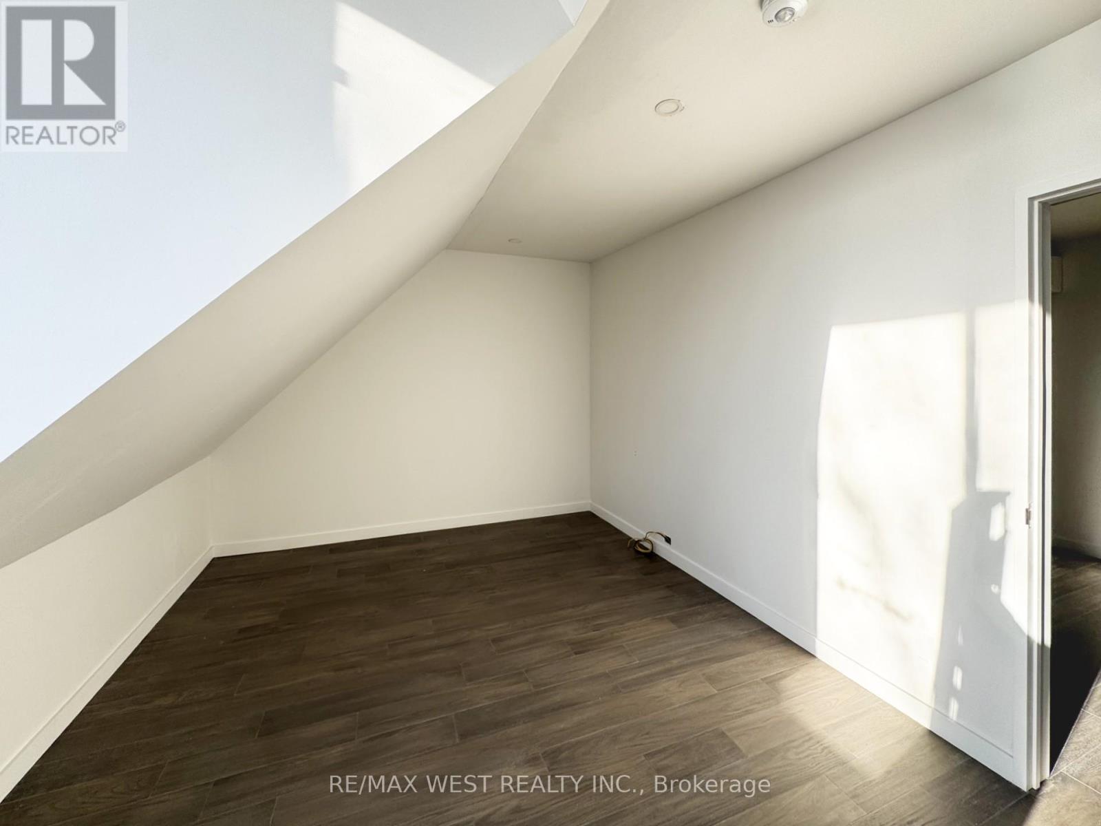 3 - 436 Markham Street, Toronto, Ontario  M6G 2L2 - Photo 4 - C12995892