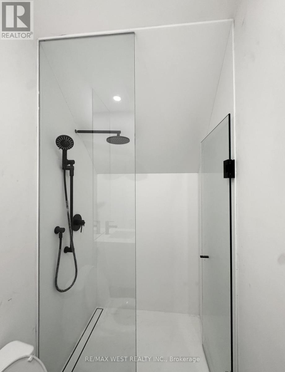 3 - 436 Markham Street, Toronto, Ontario  M6G 2L2 - Photo 8 - C12995892