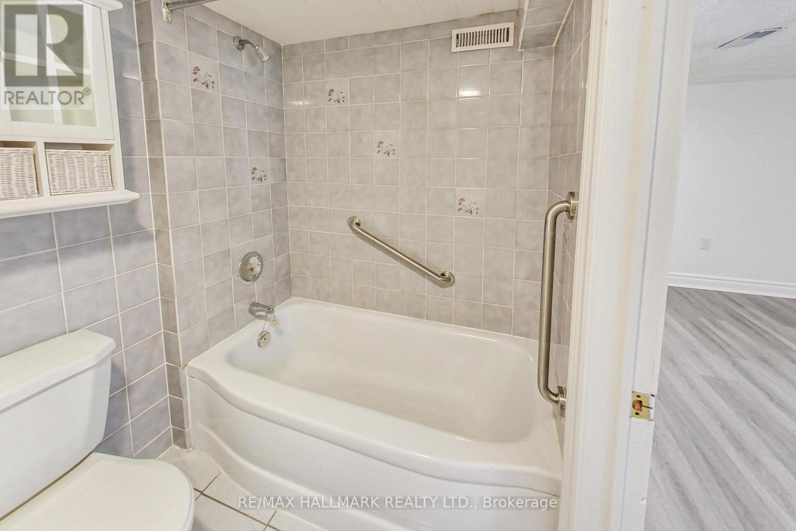 40 Tiago Avenue, Toronto, Ontario  M4B 2A1 - Photo 11 - E12995844