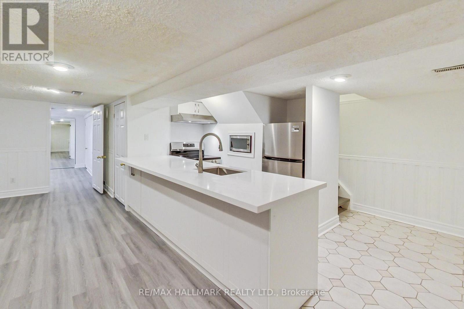 40 Tiago Avenue, Toronto, Ontario  M4B 2A1 - Photo 3 - E12995844