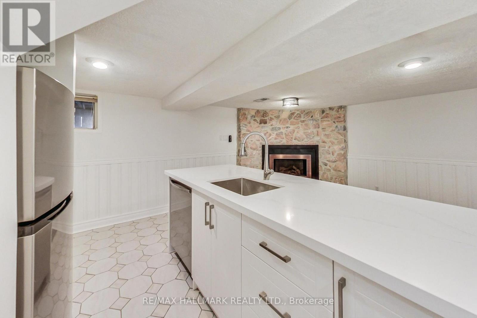 40 Tiago Avenue, Toronto, Ontario  M4B 2A1 - Photo 6 - E12995844