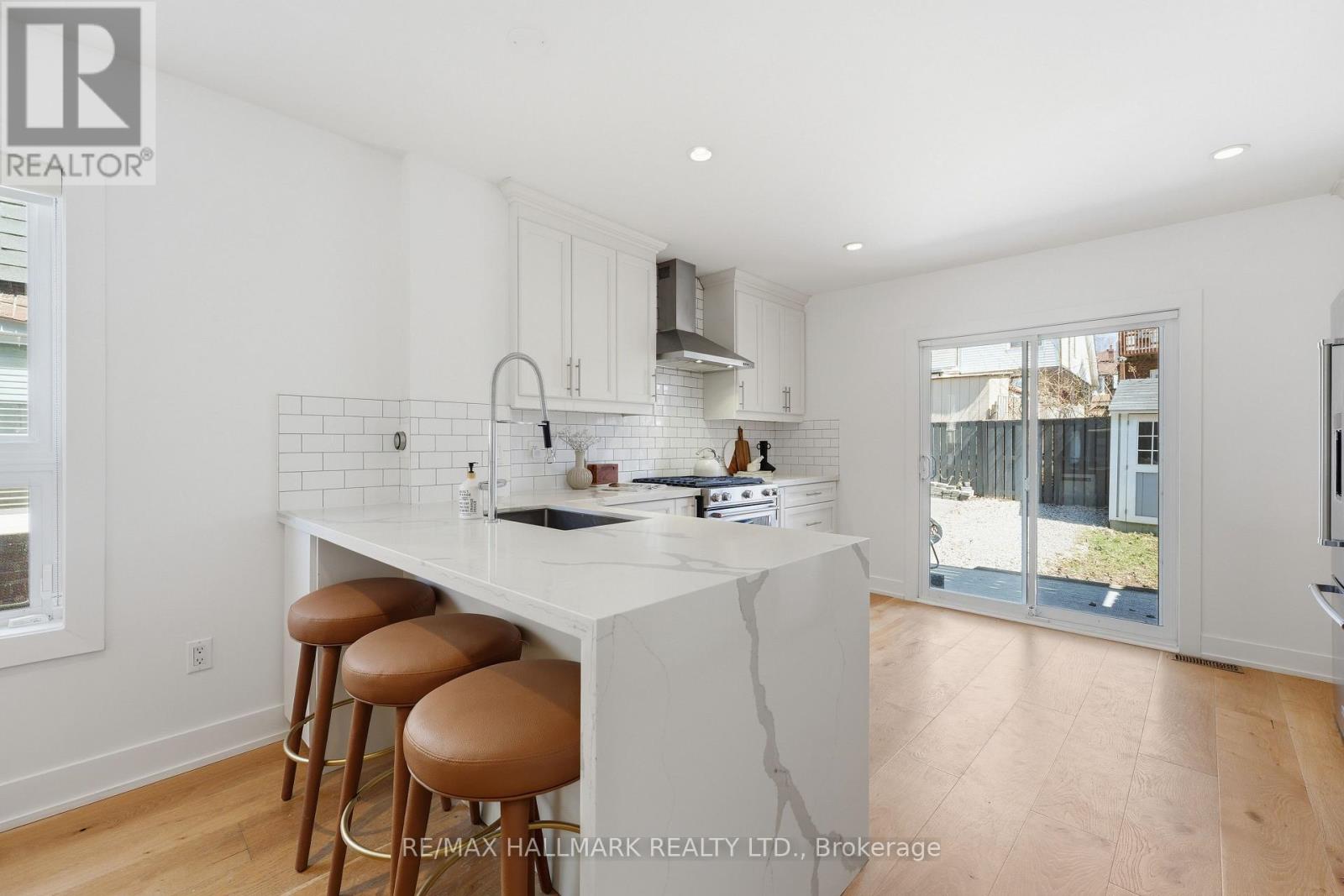 45 Hiltz Avenue, Toronto, Ontario  M4L 2N6 - Photo 11 - E12995888