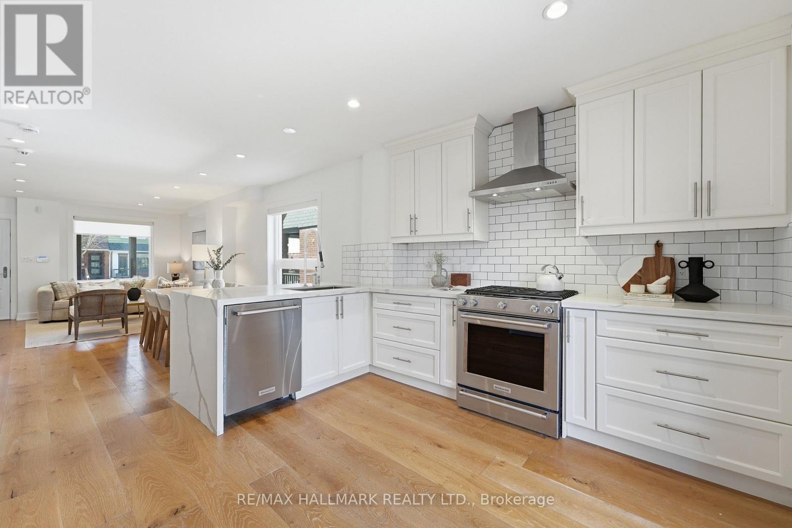 45 Hiltz Avenue, Toronto, Ontario  M4L 2N6 - Photo 12 - E12995888