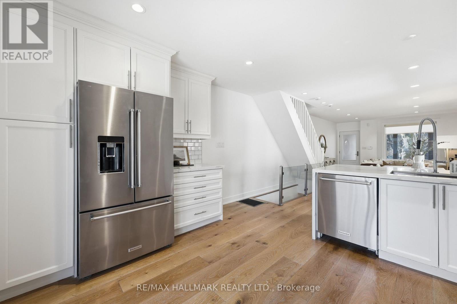 45 Hiltz Avenue, Toronto, Ontario  M4L 2N6 - Photo 13 - E12995888