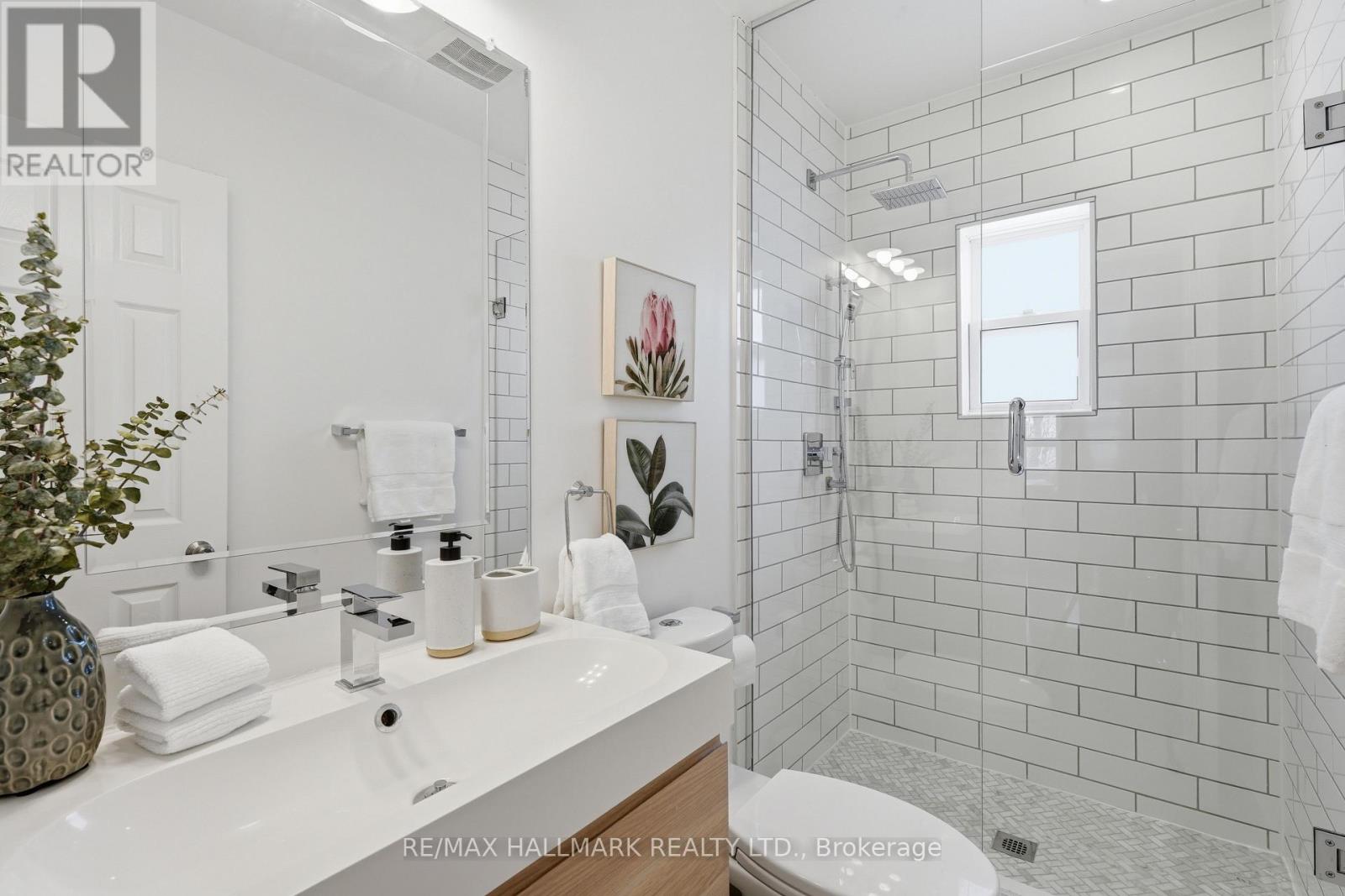 45 Hiltz Avenue, Toronto, Ontario  M4L 2N6 - Photo 18 - E12995888